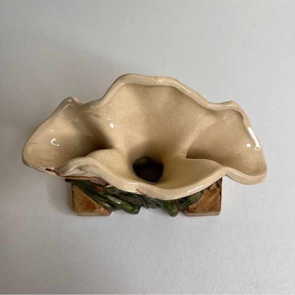Vintage McCoy USA Triple Lily Vase 1950s Mid Century 7 Inch Tall Planter Beige - Picture 7 of 14